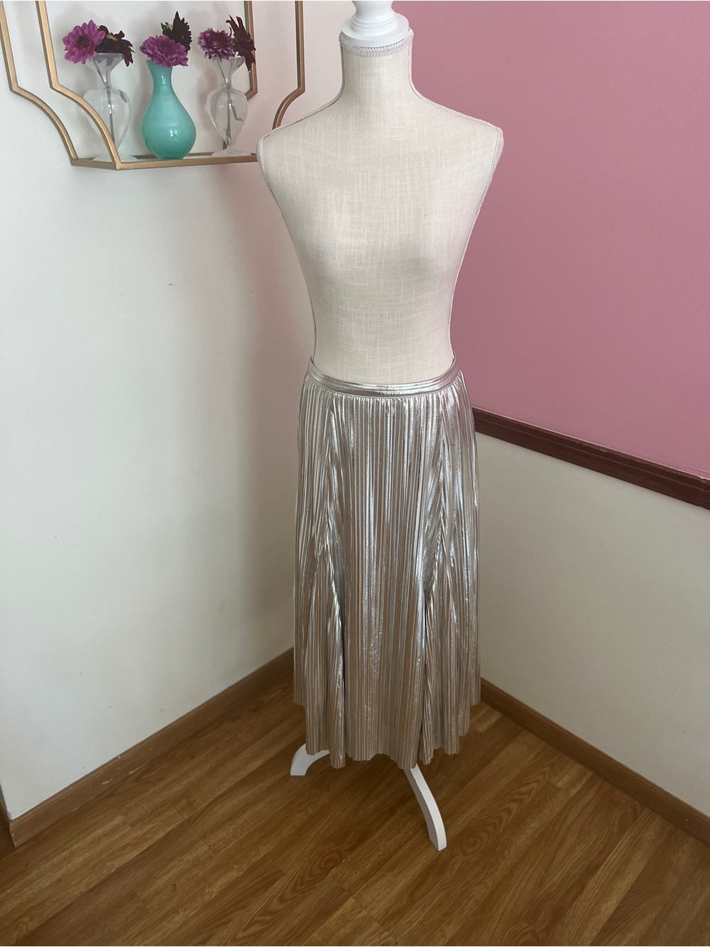Metallic Pleated Midi Skirt - Picture 4 of 6